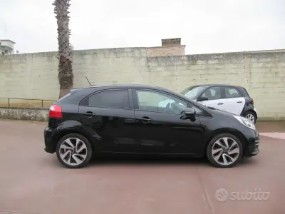 Usata Kia Rio Active 75 CV (55 kW) 2015 Nero Berlina