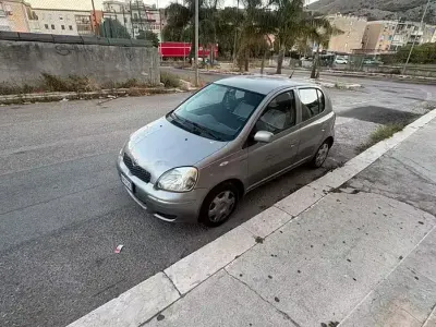 Usata Toyota Yaris 75 CV (55 kW) 2004 Grigio Berlina