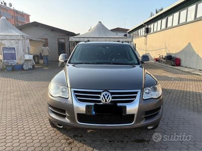 Usata VW Touareg 174 CV (127 kW) 2008 Grigio SUV