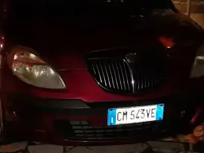 Usata Lancia Ypsilon 70 CV (51 kW) 2004 Rosso Utilitaria