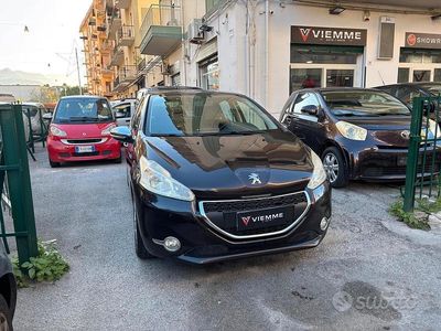 Viola Usata 2014 Peugeot 208 Active Utilitaria | 5900 € (Buon prezzo)