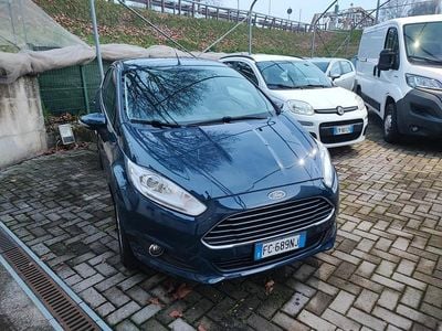Usata Ford Fiesta 95 CV (69 kW) 2016 Blu Berlina