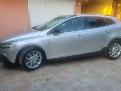 Usata Volvo V40 CC Momentum 120 CV (88 kW) 2017 Grigio Station wagon