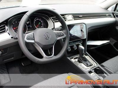 Grigio Usata 2023 VW Passat Style Station wagon | 36.900 € (Molto cara)