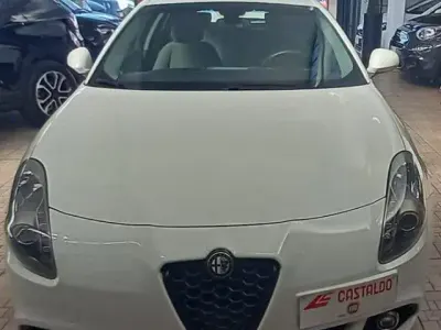 Second-hand Alfa Romeo Giulietta Super 120 CP (88 kW) 2016 Alb Hatchback