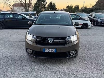Usata Dacia Sandero Essentiel 90 CV (66 kW) 2019 Marrone Berlina