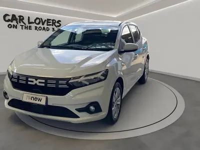 Usata Dacia Sandero Expression 101 CV (74 kW) 2023 369 bianco ghiaccio Utilitaria