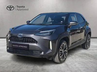 Usata Toyota Yaris Cross Lounge 116 CV (85 kW) 2022 Grigio SUV