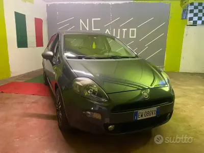 Usata Fiat Grande Punto Young 75 CV (55 kW) 2014 Grigio Utilitaria