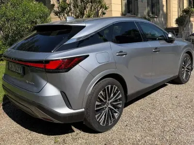 Usata Lexus NX450h+ Executive Line 185 CV (136 kW) 2023 Argento SUV