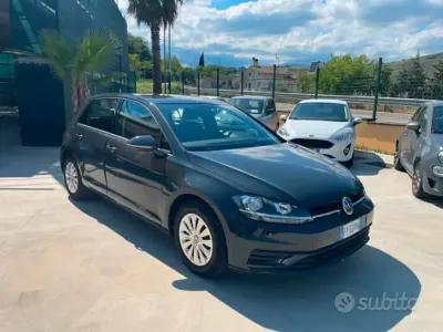 Usata VW Golf VII Trendline 116 CV (85 kW) 2019 Grigio Berlina