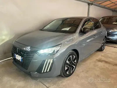 Usata Peugeot 208 Allure 101 CV (74 kW) 2025 Vari colori Utilitaria