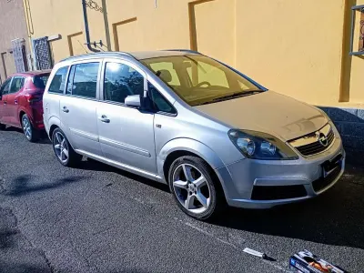 Usata Opel Zafira Club 105 CV (77 kW) 2007 Grigio Monovolume