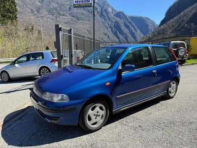 Usata Fiat Punto 133 CV (97 kW) 1994 Blu Berlina