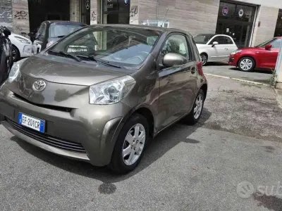 Käytetty Toyota iQ Sol 68 HP (50 kW) 2010 Harmaa Viistoperä