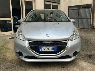 Usata Peugeot 208 Active 68 CV (50 kW) 2015 Grigio Utilitaria