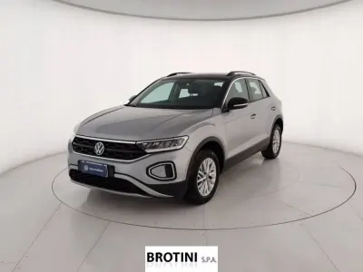 Używany VW T-Roc Life 150 KM (110 kW) 2025 Szary SUV