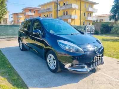 Käytetty Renault Scenic E-Tech 110 HP (80 kW) 2015 Musta Tila-auto