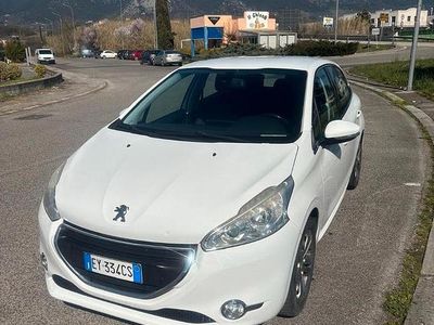 Bianco Usata 2015 Peugeot 208 Allure Utilitaria | 5900 € (Buon prezzo)