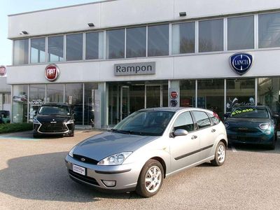 Usata Ford Focus Ghia 101 CV (74 kW) 2002 Grigio Utilitaria