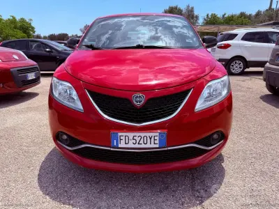 Usata Lancia Ypsilon Gold 69 CV (50 kW) 2016 Rosso Utilitaria