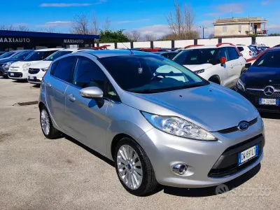 Usata Ford Fiesta Titanium 90 CV (66 kW) 2009 Grigio Berlina