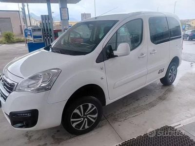 Usata Peugeot Partner Tepee Outdoor 100 CV (73 kW) 2018 Bianco Monovolume