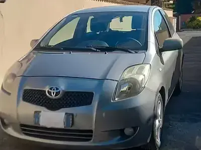 Usata Toyota Yaris 69 CV (50 kW) 2007 Grigio Utilitaria