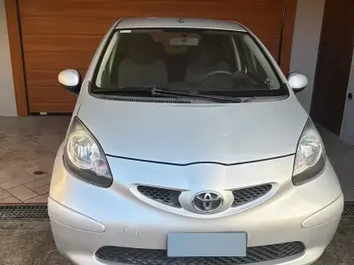 Usata Toyota Aygo 67 CV (49 kW) 2007 Grigio Utilitaria