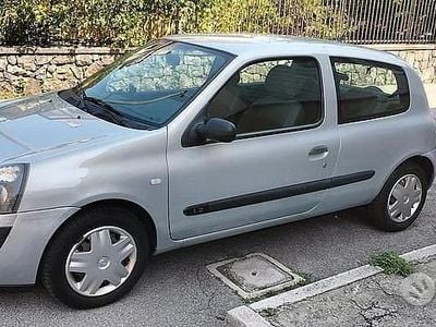 Usata Renault Clio II 58 CV (42 kW) 2004 Grigio