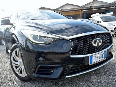 Usata Infiniti Q30 Business Executive 110 CV (80 kW) 2018 Nero SUV