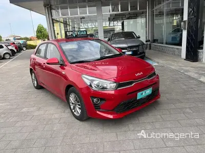Usado Kia Rio Style 82 HP (60 kW) 2023 Vermelho
