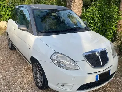 Usata Lancia Ypsilon 105 CV (77 kW) 2008 Bianco Utilitaria