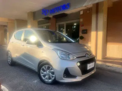 Usata Hyundai i10 Comfort 67 CV (49 kW) 2017 Argento Utilitaria
