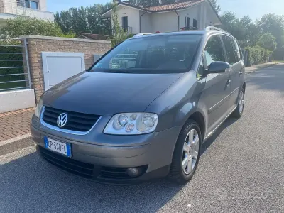Usata VW Touran Highline 140 CV (102 kW) 2004 Grigio Monovolume