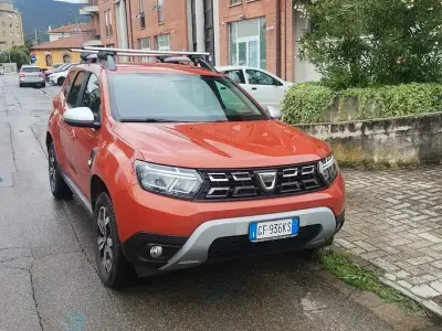 Usata Dacia Duster Prestige 101 CV (74 kW) 2021 Arancione SUV