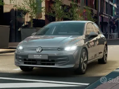Usata VW Golf VIII Life 150 CV (110 kW) 2025 Grigio Berlina