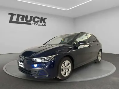 Usata VW Golf VIII Life 116 CV (85 kW) 2020 Blu Berlina