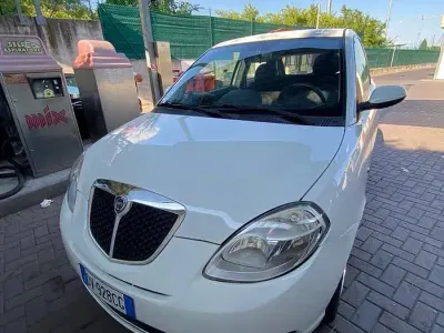 Usata Lancia Ypsilon 60 CV (44 kW) 2008 Bianco Utilitaria