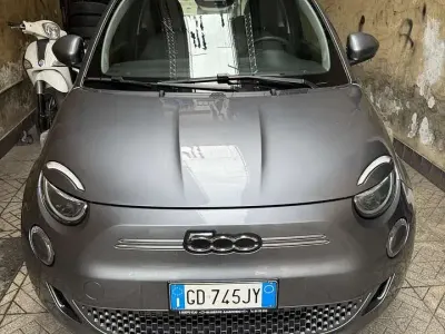Begagnad Fiat 500e Passion 42 kW (58 HK) 2021 Other Halvkombi