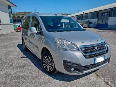 Usata Peugeot Partner Tepee Active 75 CV (55 kW) 2017 Grigio Monovolume