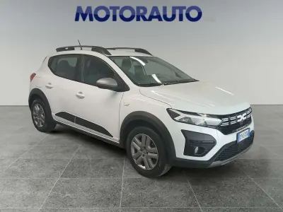 Usata Dacia Sandero Essentiel 101 CV (74 kW) 2023 Bianco Berlina