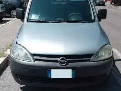 Usata Opel Combo 97 CV (71 kW) 2008 Monovolume