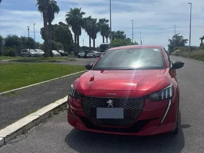 Usata Peugeot 208 GT 101 CV (74 kW) 2022 Rosso Utilitaria