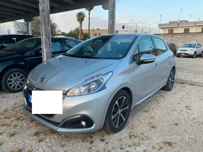 Usata Peugeot 208 Allure 75 CV (55 kW) 2016 Grigio Utilitaria