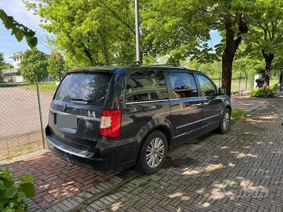 Usata Lancia Voyager Platinum 177 CV (130 kW) 2013 Nero Monovolume