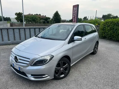 Usata Mercedes B180 Premium 109 CV (80 kW) 2014 Argento Monovolume