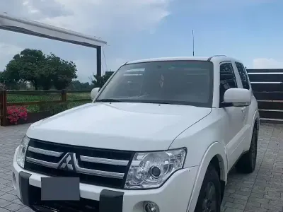 Usata Mitsubishi Pajero 200 CV (147 kW) 2011 Bianco SUV