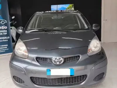 Second-hand Toyota Aygo 68 CP (50 kW) 2011 Negru Hatchback