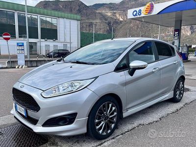 Usata Ford Fiesta ST-Line 100 CV (73 kW) 2017 Grigio Berlina
